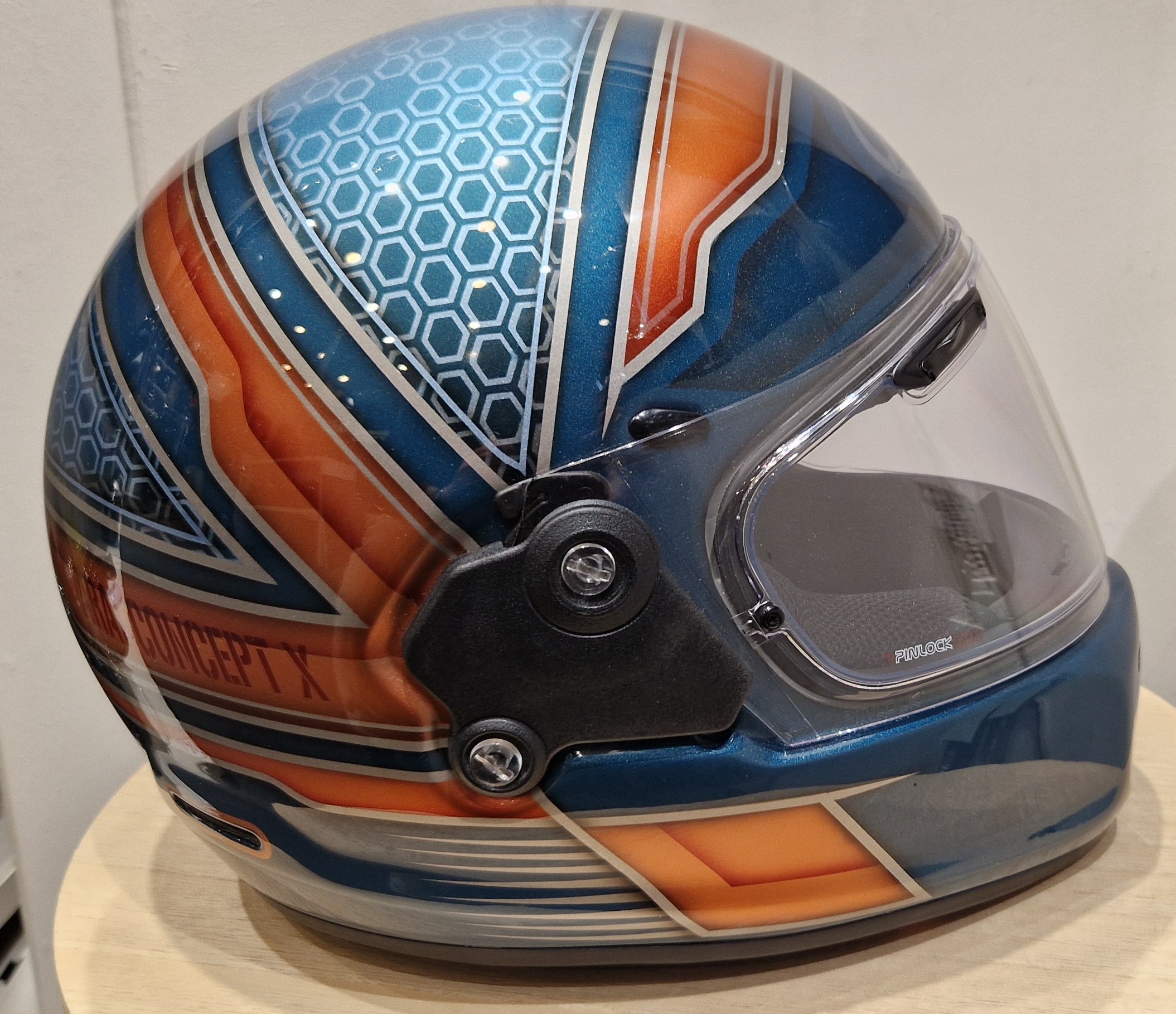 asque-ARAI-CONCEPT-X-Custom-peinture-unique-bleu-bronze-casque-integral-moto-neo-retro-elmo-paris