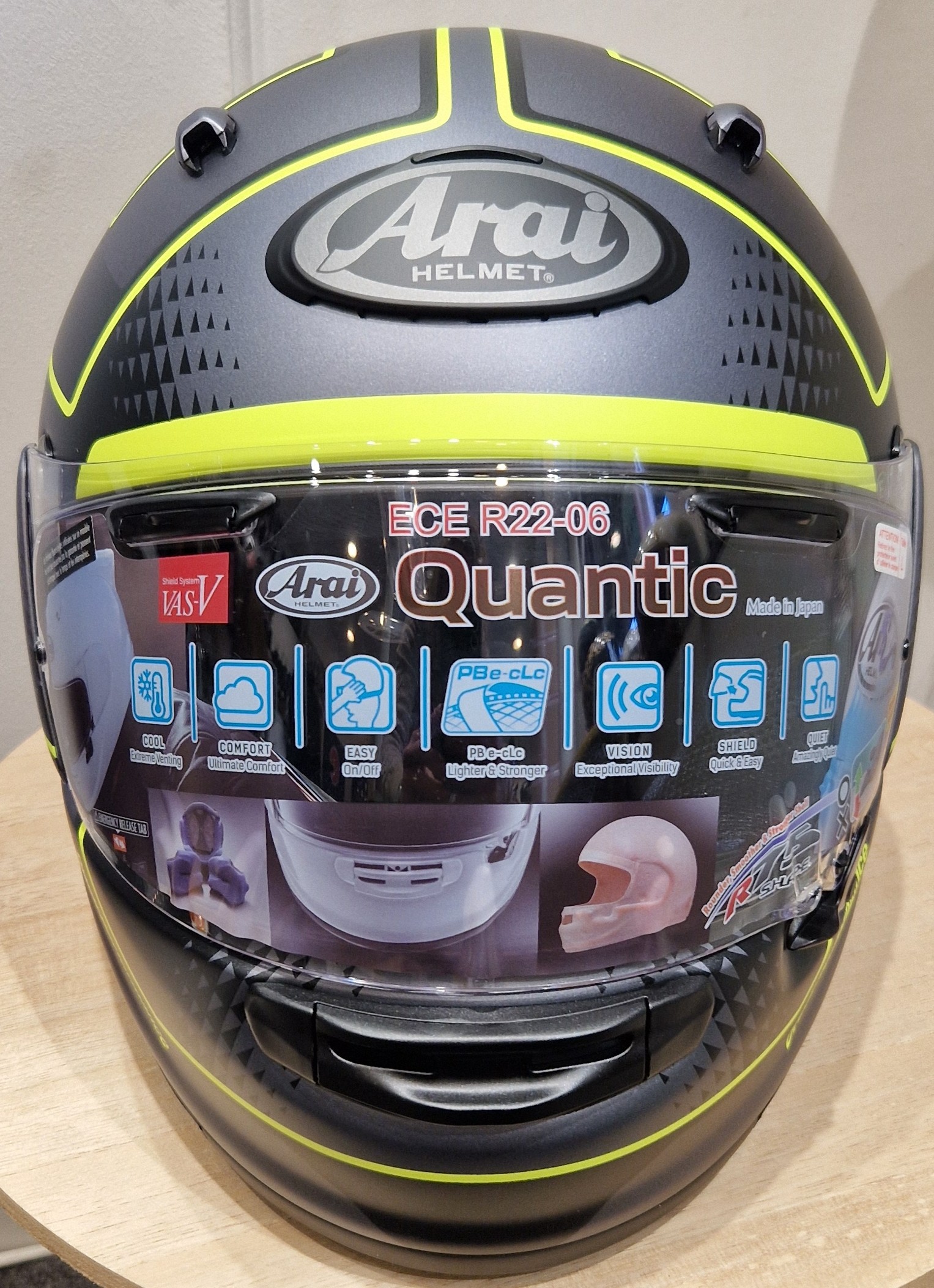 Casque-ARAI-QUANTIC-GIU-yellow-casque-integral-moto-jaune-route-elmo-paris