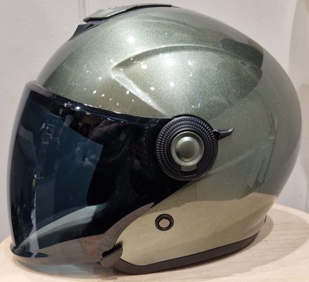 Visiere-fumee-casque-jet-vert-metallise-casque-scooter-elmo-paris